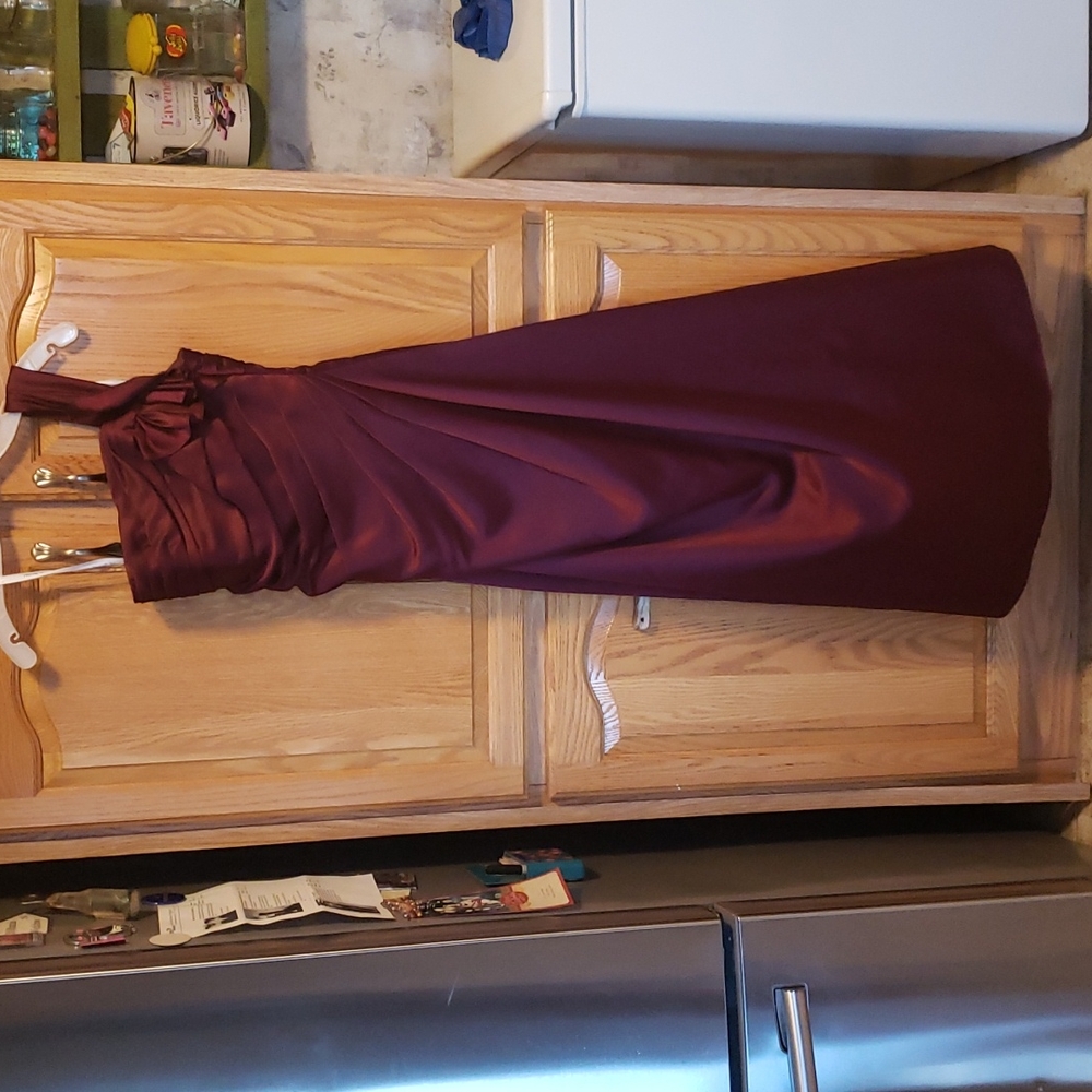Like new stunning prom/wedding/ bridal gown. Fabulous details front &back